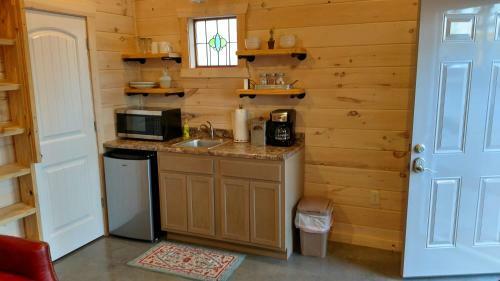 Hotel Knotty Squirrel Cabins