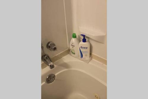 Delightful Bungalow With Spa Tub & Key-less Entry