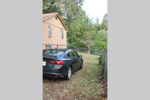 Delightful Bungalow With Spa Tub & Key-less Entry