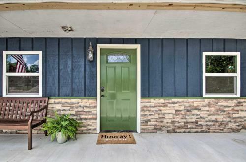 Omaha Apartment With Yard - 15 Miles To Branson