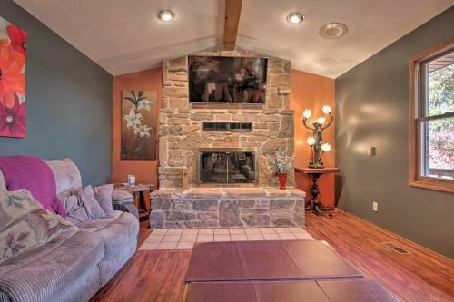 Spacious Getaway With Game Room And Norfork Lake View!