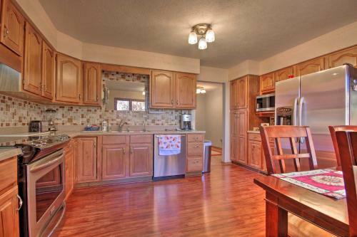 Spacious Getaway With Game Room And Norfork Lake View!