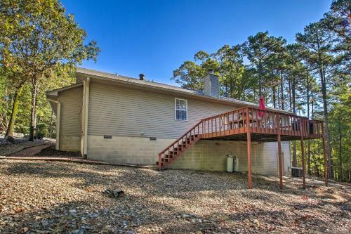Modern Hideaway With Deck And Fireplace, Near Golf