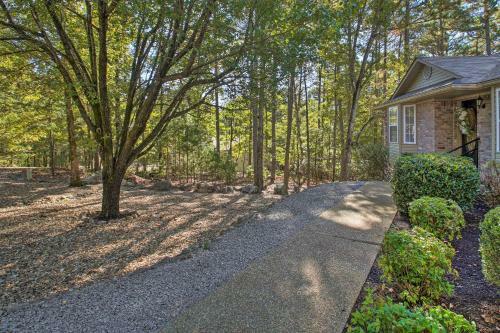 Modern Hideaway With Deck And Fireplace, Near Golf