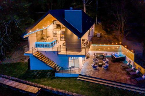 Upscale Grand Point Escape On Lake Hamilton
