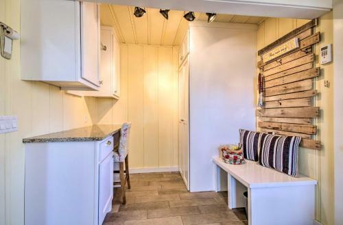 Updated Escape With 2 Fire Pits, 7 Mi To Lake!