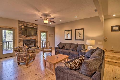 The Captains Quarters In Rogers Dog-friendly