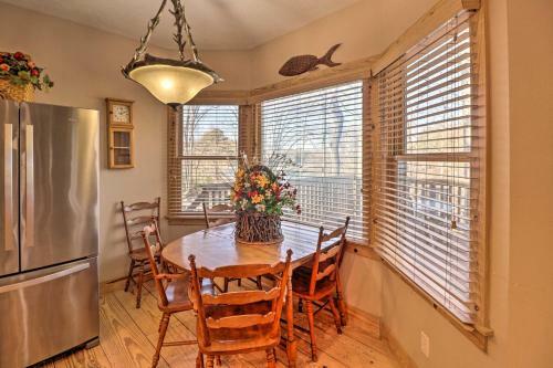 The Captains Quarters In Rogers Dog-friendly