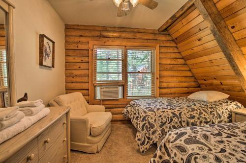Custom-built Cabin With Spacious Deck 5 Mi To Hiking