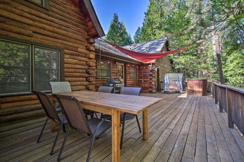 Custom-built Cabin With Spacious Deck 5 Mi To Hiking