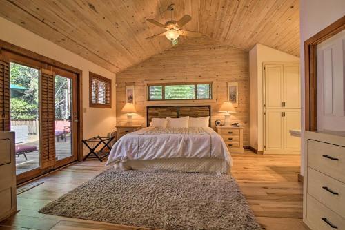 Custom-built Cabin With Spacious Deck 5 Mi To Hiking