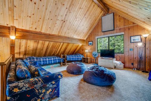 Old Bruin's Den