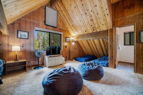 Old Bruin's Den