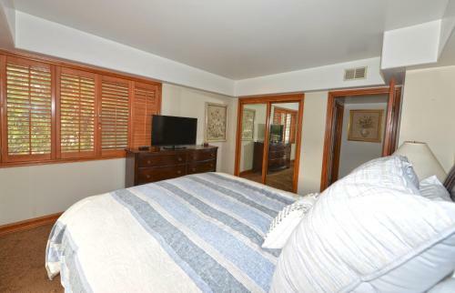 122 Middle Terrace By Catalina Vacations