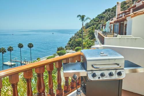 Lux Oceanfront Villa With Breathtaking Views!