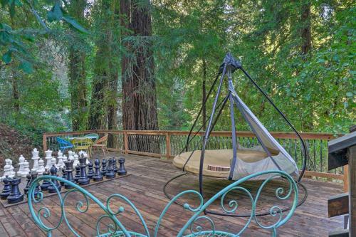 Riverfront Cottage In Redwoods With Decks And Beach!