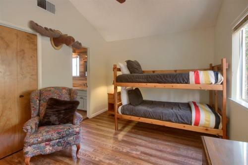Bass Lake`s Honeybee Cabin