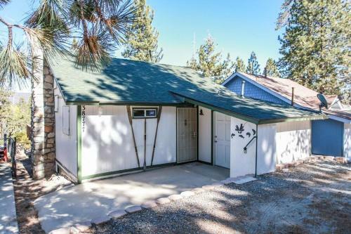 Moon Escape - 1961 By Big Bear Vacations