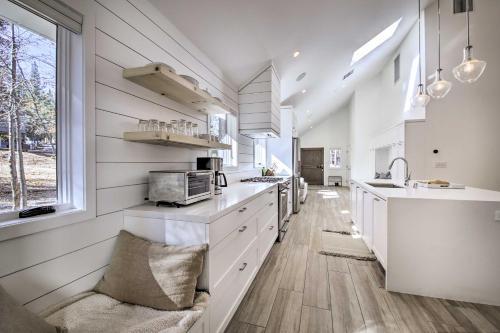 Modern Luxe Ski Retreat, 5 Min To Snow Summit