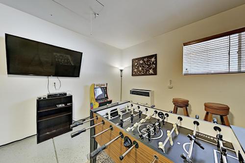 Spacious Lake Getaway With Hot Tub & Game Garage Home