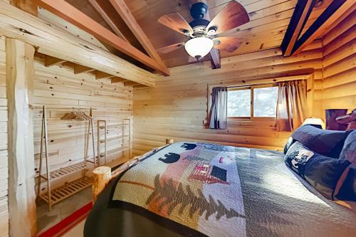 Gorgeous Cabin - Private Hot Tub - Walk To Skiing Cabin