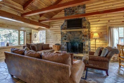 Gorgeous Cabin - Private Hot Tub - Walk To Skiing Cabin