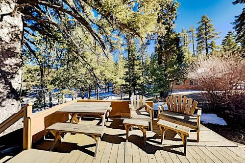 Gorgeous Cabin - Private Hot Tub - Walk To Skiing Cabin