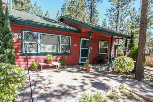 Barefoot Bungalow-1804 By Big Bear Vacations