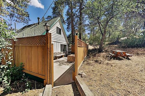 Classic Chalet Hideaway In Moonridge Home