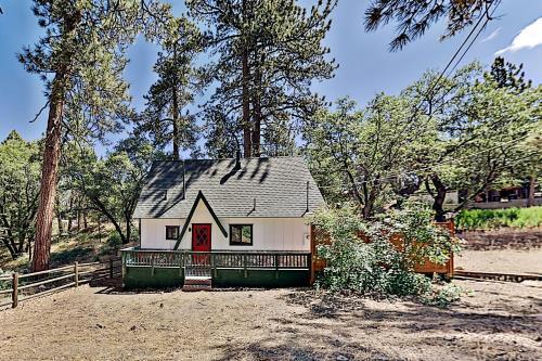 Classic Chalet Hideaway In Moonridge Home