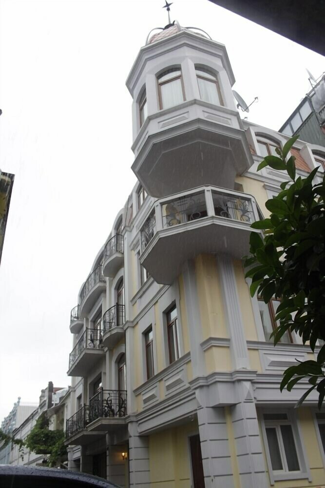 Port Altus Hotel
