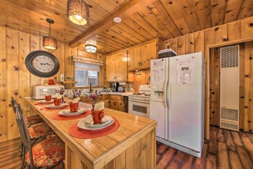 Pet-friendly Cabin - 5 Min To Big Bear Lake!