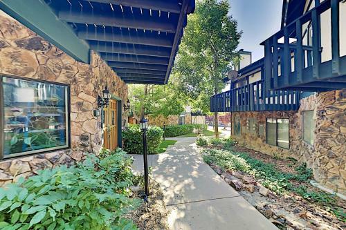 Apartamento Viking Estates Lakeside Townhome With Balcony Views! Condo