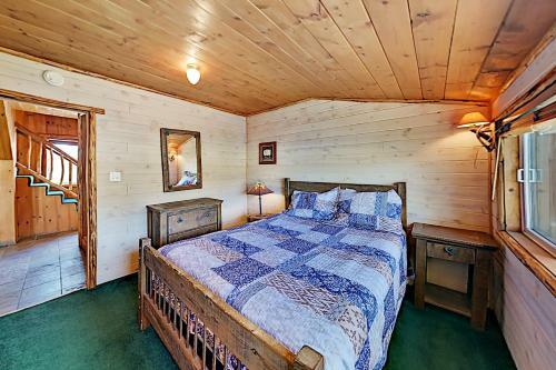 Lakefront Cabin With Private Dock - Great For Groups Home