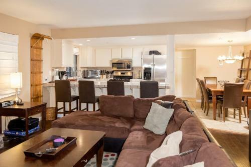 Summit Run - Awesome Condo Walking Distance From The Slopes!