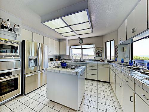 New Listing! Modern Beach Dream With Ocean Views Home