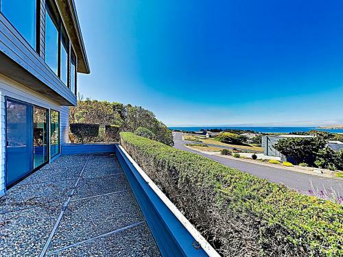 New Listing! Modern Beach Dream With Ocean Views Home