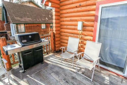 3 Cubs Lakefront Cabin