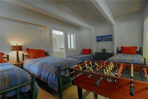 Agate Bay Chalet (cabin)