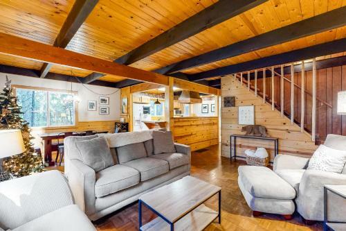 Wandering Bear Lodge