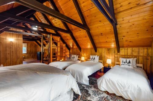 Wandering Bear Lodge