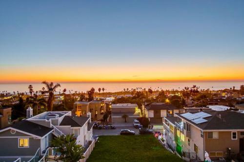 Panoramic Ocean Views, Walk To Beach, Ac, 2 View Decks