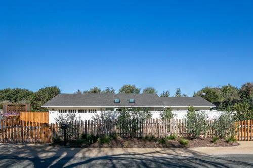 Fully Updated Three Bedroom Home With Hot Tub