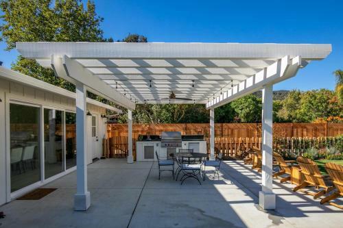 Fully Updated Three Bedroom Home With Hot Tub