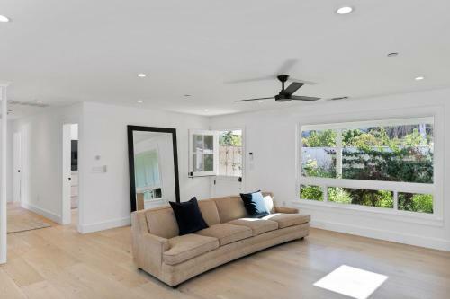 Fully Updated Three Bedroom Home With Hot Tub