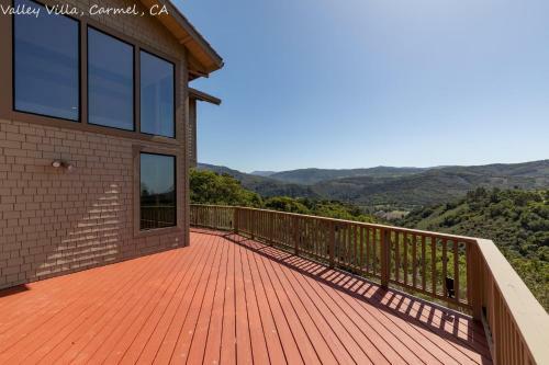 Extrodinary 4 Bedroom 3 And Half Bath With Sweeping Views