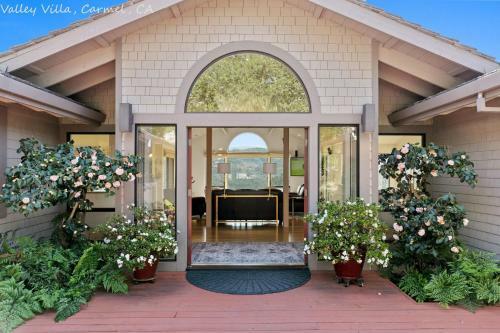 Extrodinary 4 Bedroom 3 And Half Bath With Sweeping Views