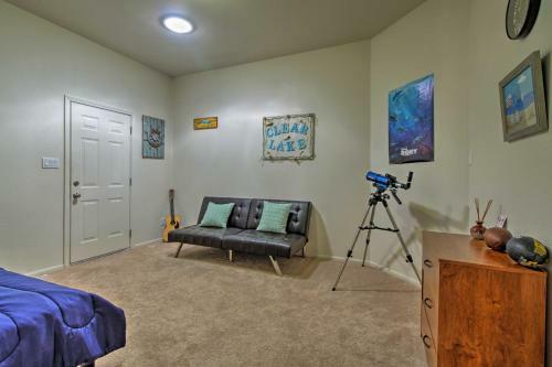 Cozy Clearlake Oaks Home With Game Room, Dock And Deck!