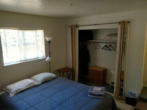 Lakeside Hostel & Guest House