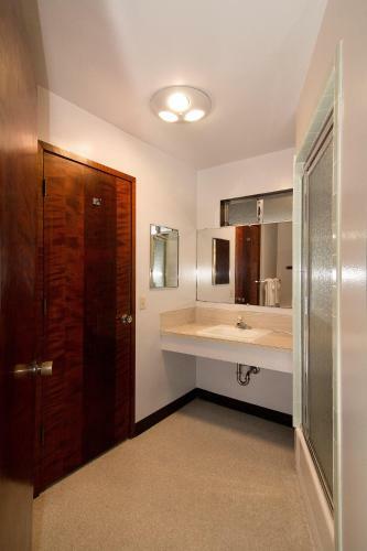 Motel Curly Redwood Lodge